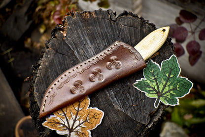Twist Damascus Skinner Knife with Mixed Material Handle – 8.5" Handmade Hunting Blade