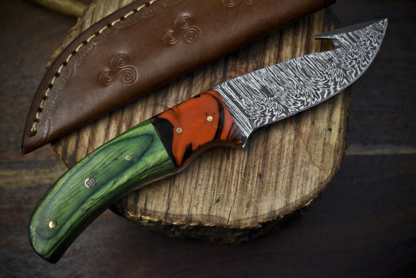 Hand Crafted Skinner Knife with Gut Hook Twist Damascus Hard Wood Hunter