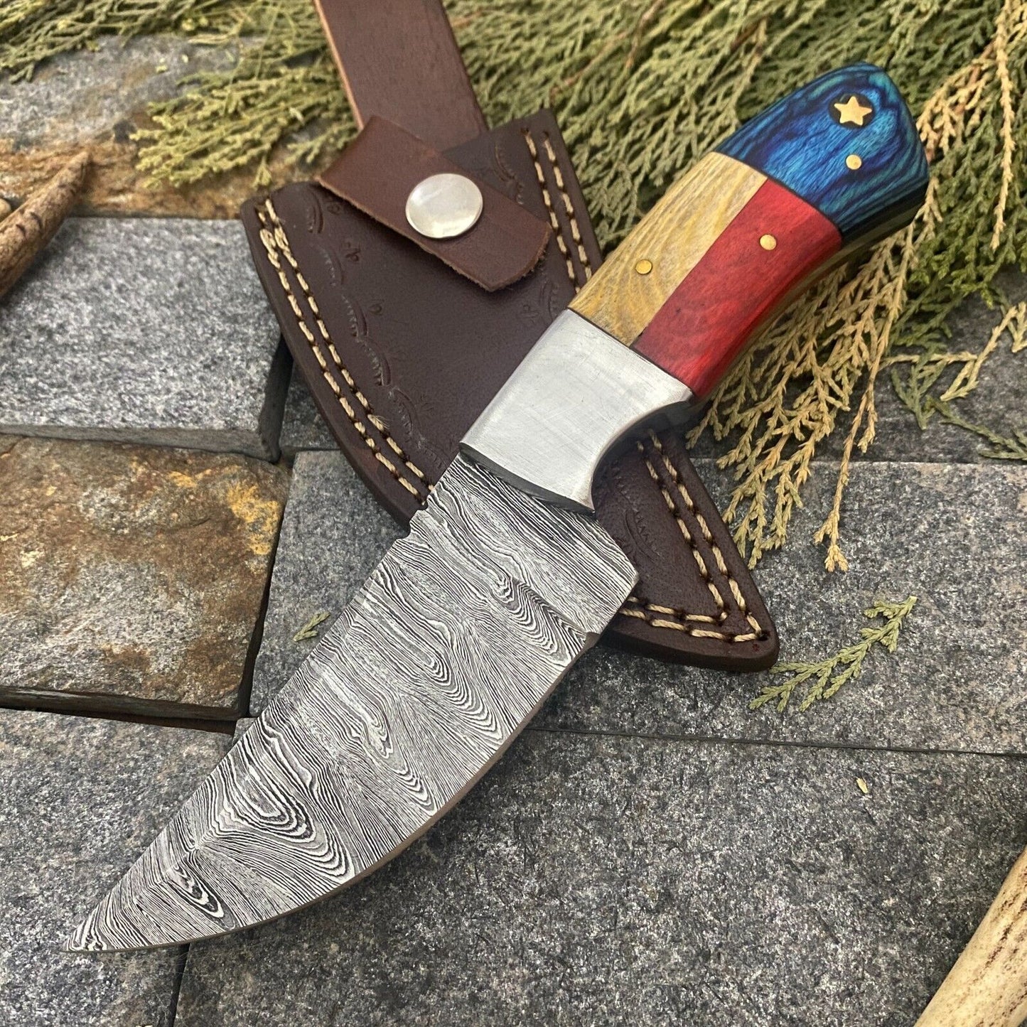 8" Damascus Steel EDC Bowie Knife – Ram Horn & Wood Handle | Handmade with Leather Sheath