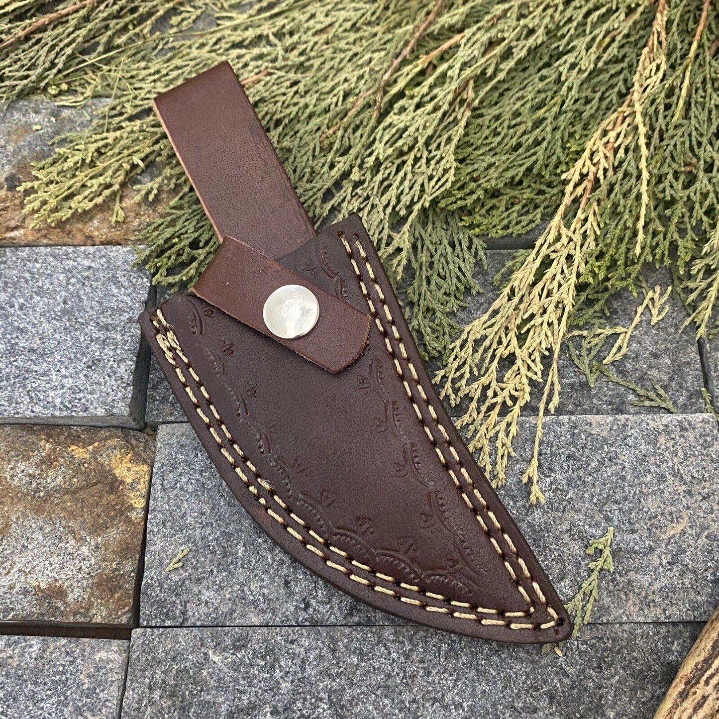 8" Damascus Steel Bowie Knife | Ram Horn & Wood Handle