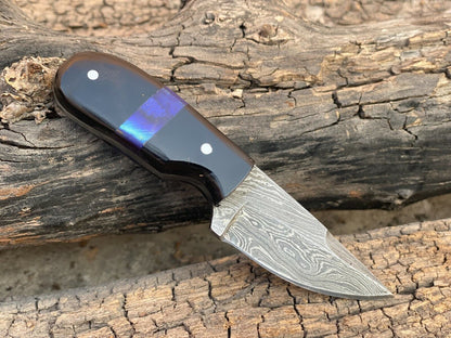 Twist Damascus Steel Mini Neck Skinner Knife – Buffalo Horn Handle with Leather Sheath