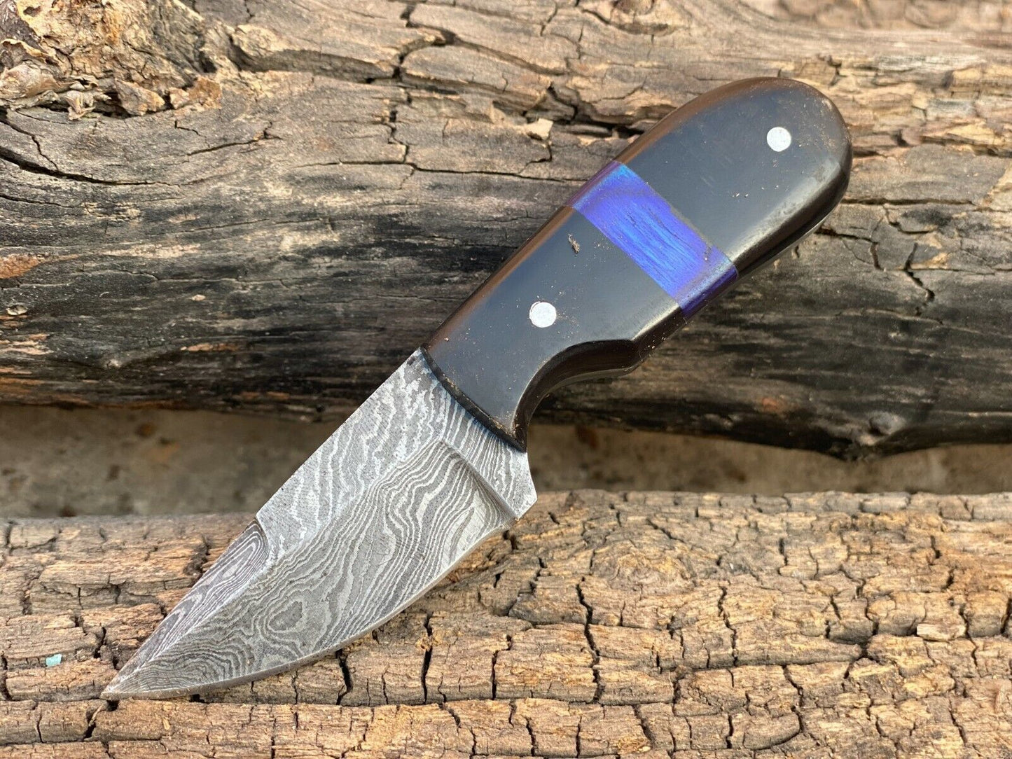 Twist Damascus Steel Mini Neck Skinner Knife – Buffalo Horn Handle with Leather Sheath