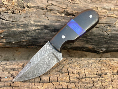 Twist Damascus Steel Mini Neck Skinner Knife – Buffalo Horn Handle with Leather Sheath