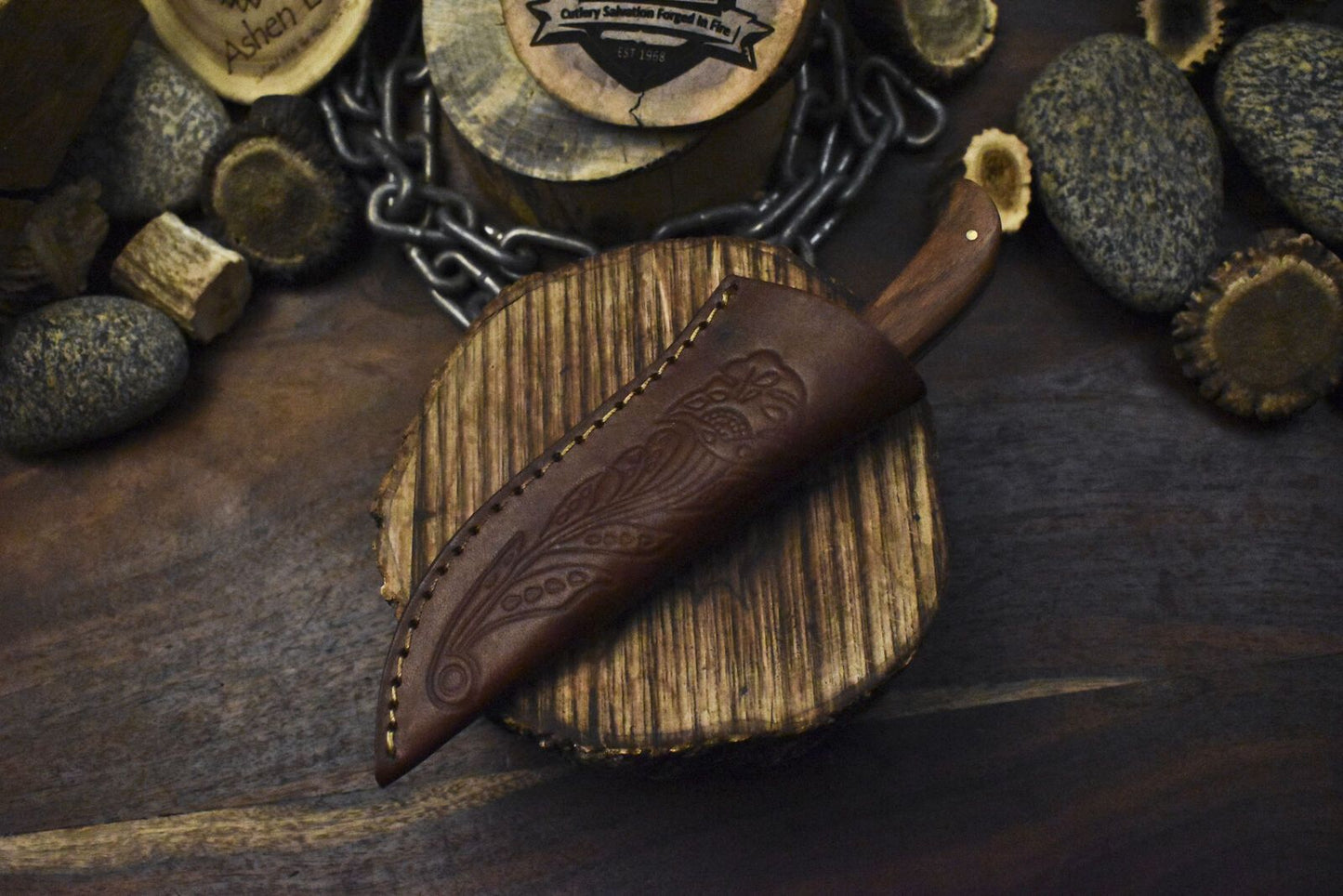 Twist Damascus Skinner Knife with Walnut Wood Handle for Outdoor Hunting