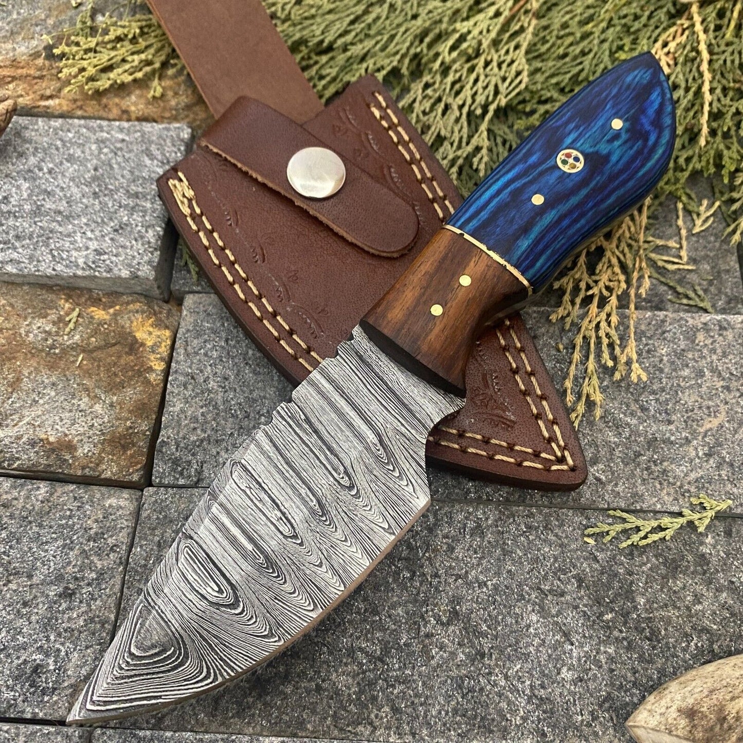8" Damascus Steel Bowie – Hand-Forged EDC Hunting Knife with Wood Handle & Leather Sheath