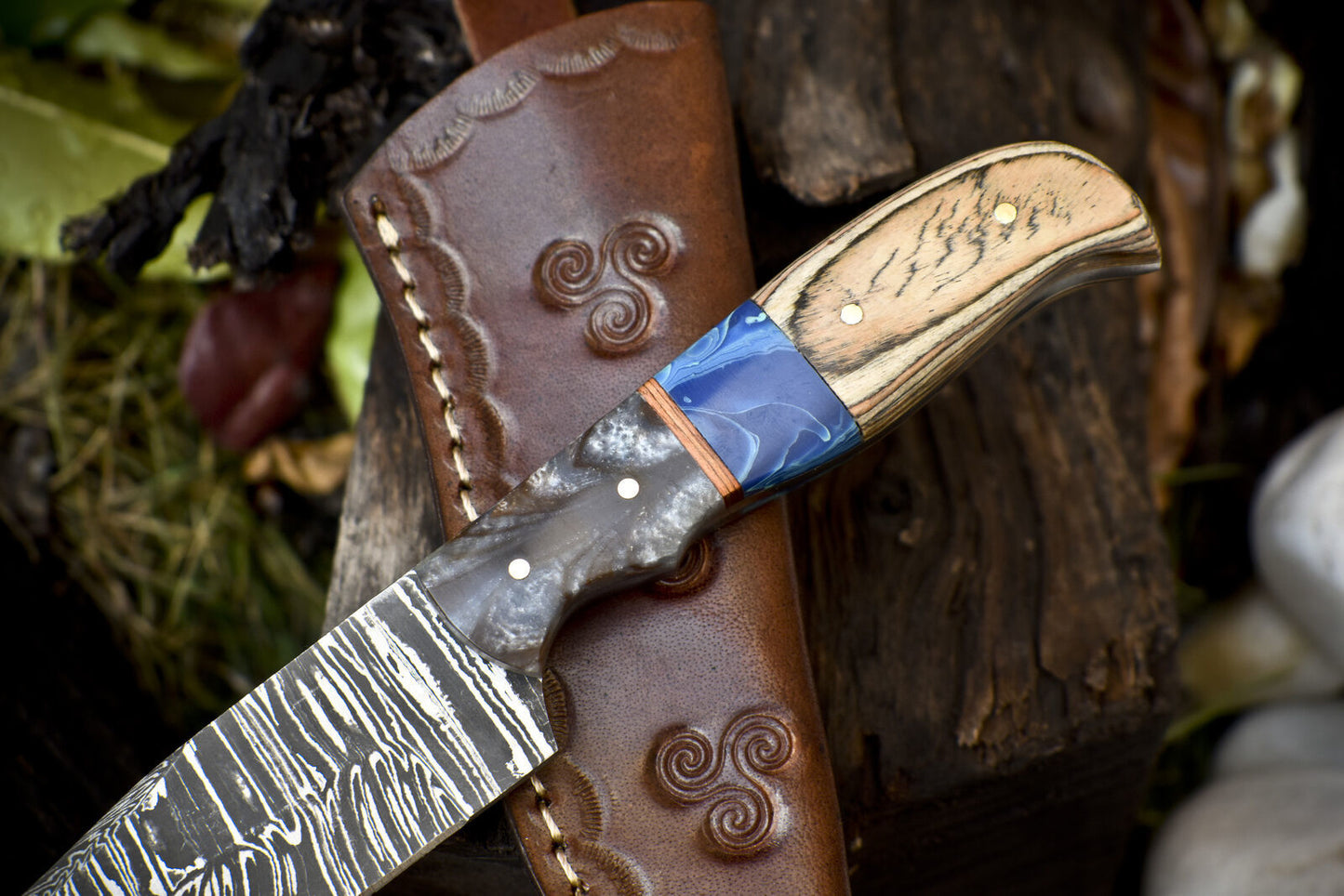 Twist Damascus Skinner Knife with Mixed Material Handle for Hunting and Outdoors