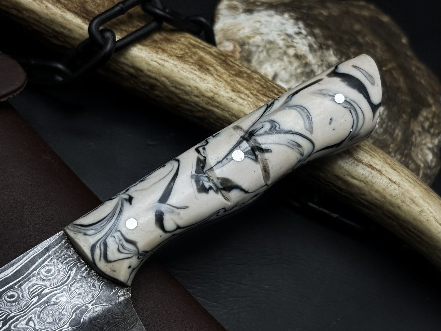 Handmade Damascus Steel Kitchen Chef Cleaver Knife – Resin Handle with Cowhide Sheath
