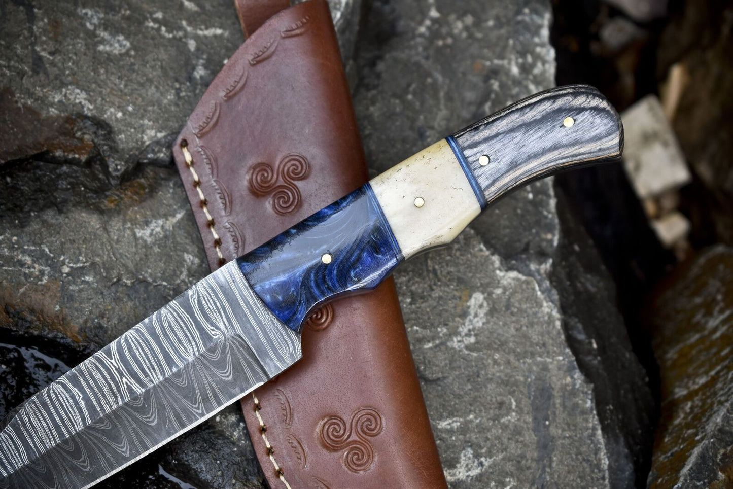 Custom Hand Forged Damascus Skinner Knife with Twist Pattern Bone and Wood Handle – Hunting Gift