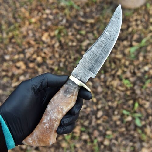 Forged Twist Damascus Steel Skinner Knife – Fixed Blade Hunting Knife with Leather Sheath