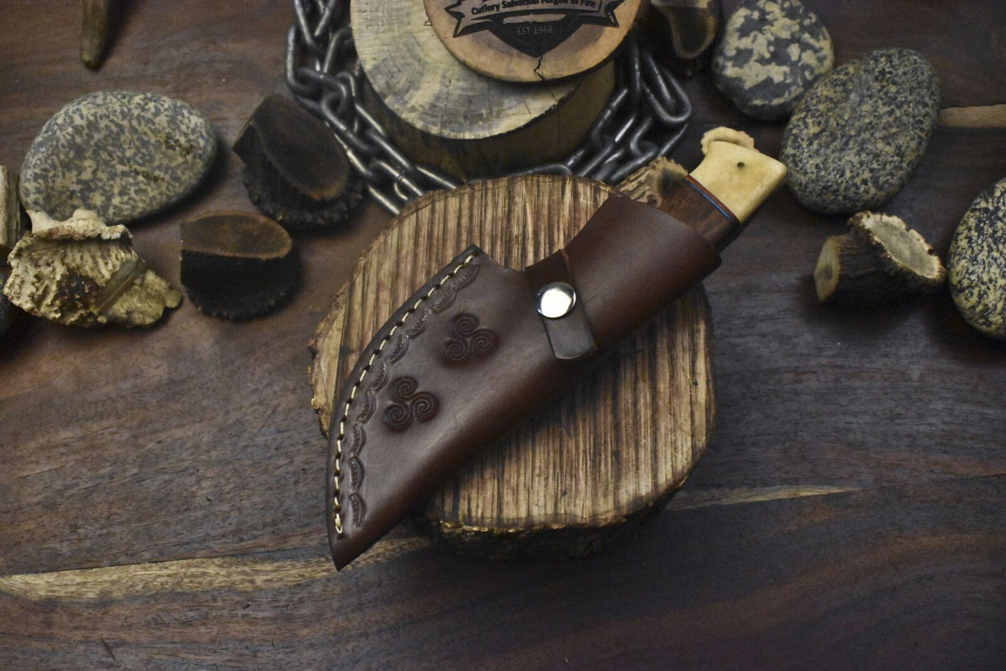 Handmade Twist Damascus Skinner Knife Walnut Wood Outdoor Hunting Closeout