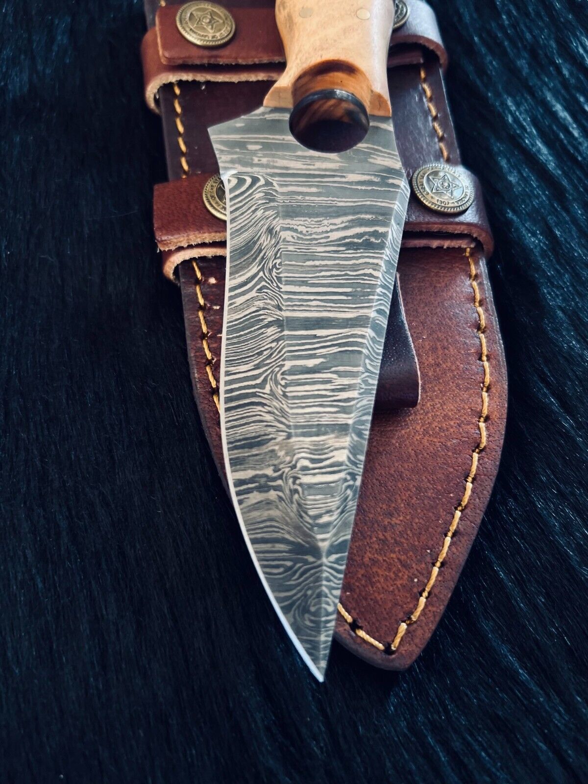 8.5" Twist Damascus Steel Bowie Hunting Knife – Camel Bone & Wood Handle