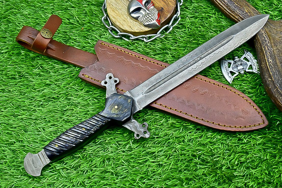Hand-Forged Damascus Steel Short Sword Bowie Knife – Wood Handle & Leather Sheath