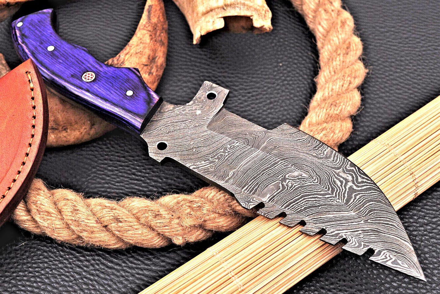 Custom Handmade Bushcraft Hunting Tracker Knife – Forged Damascus Steel Fixed Blade with Wood Handle & Sheath