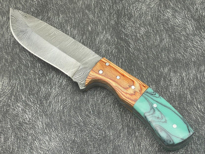 Handmade 8 Inch Damascus Skinning Knife with Resin and Hardwood Handle