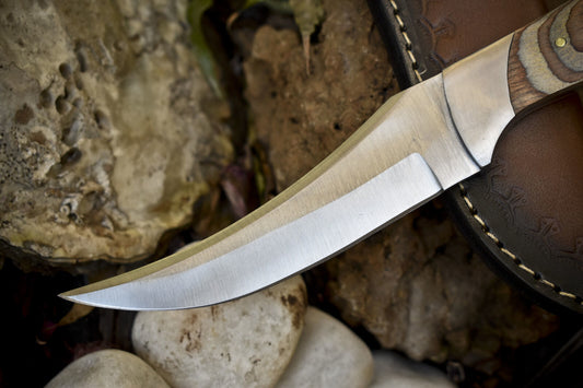Skinner Knife – ATS-34 Steel, Olive Wood Handle, Decorative Blade