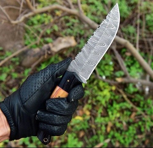 Custom Hand Forged Twist Damascus Hunting Knife Fixed Blade Tactical Skinner with Leather Sheath
