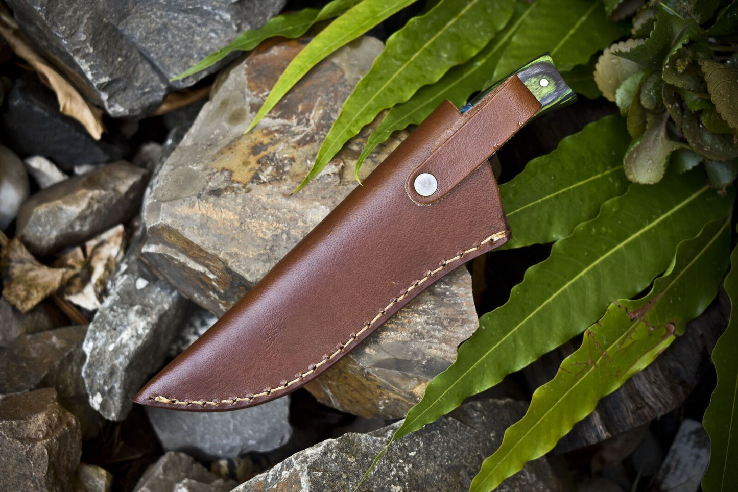 Twist Damascus Skinner Knife with Mixed Handle for Hunting and Tactical Use