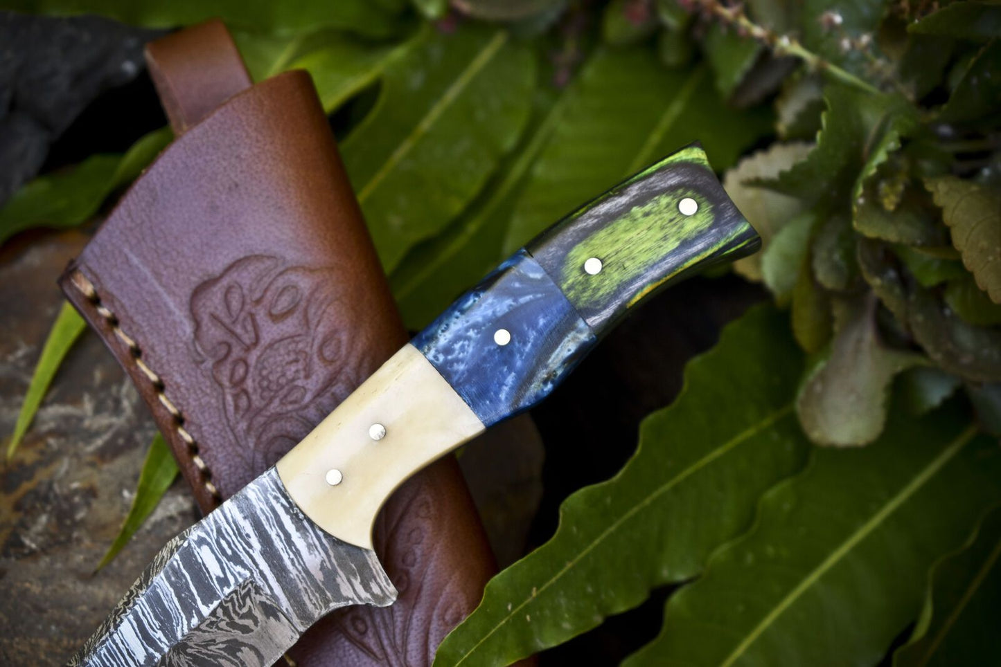 Twist Damascus Skinner Knife with Mixed Handle for Hunting and Tactical Use