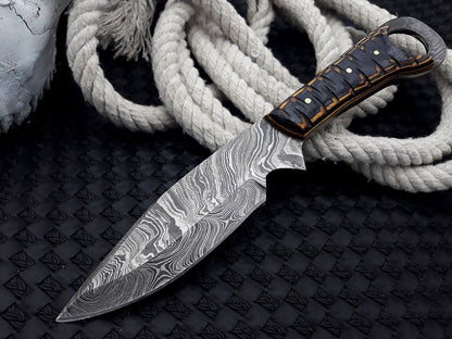 Handmade Damascus Steel Fixed Blade Chef & Hunting Knife – Skinning & Kitchen Tool