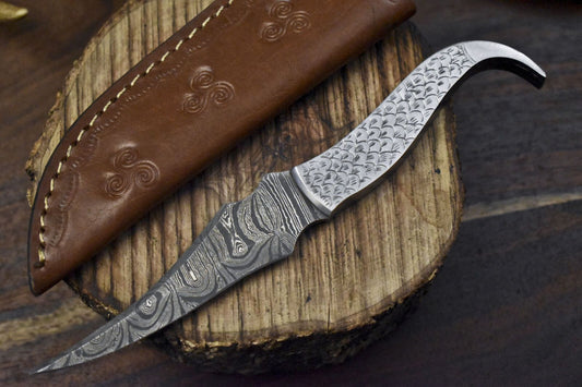 Hand Crafted Skinner Knife Twist D2 Tool Steel Damascus Hiking Rare