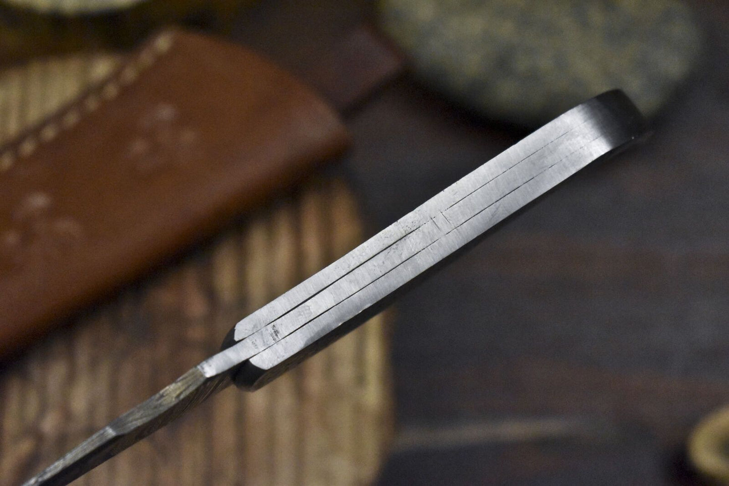 Hand Crafted Skinner Knife Twist D2 Tool Steel Damascus Hiking Rare