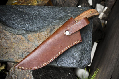 Twist Pattern Damascus Skinner Knife with Walnut Wood Handle – Handmade Fixed Blade Outdoor Tool