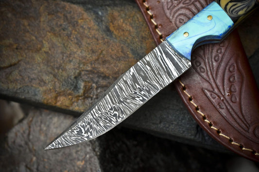 Twist Pattern Damascus Skinner Knife with Walnut Wood Handle – Handmade Fixed Blade Outdoor Tool