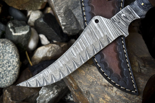 Twist Damascus Hunting Skinner Knife with Walnut Wood Handle | Handmade Fixed Blade Hunter Knife