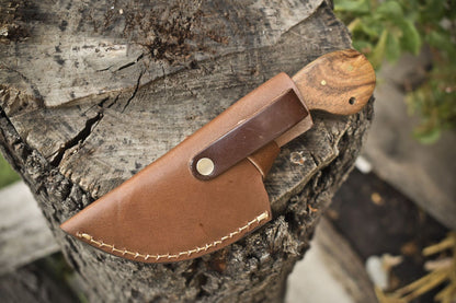 Custom Handmade Damascus Skinner Knife with Gut Hook – Twist Pattern Damascus Steel Skinner Hunting Knife Walnut Wood Handle