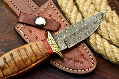 Compact Handmade Damascus Steel Bowie Knife – 8.5" with Walnut Wood Handle
