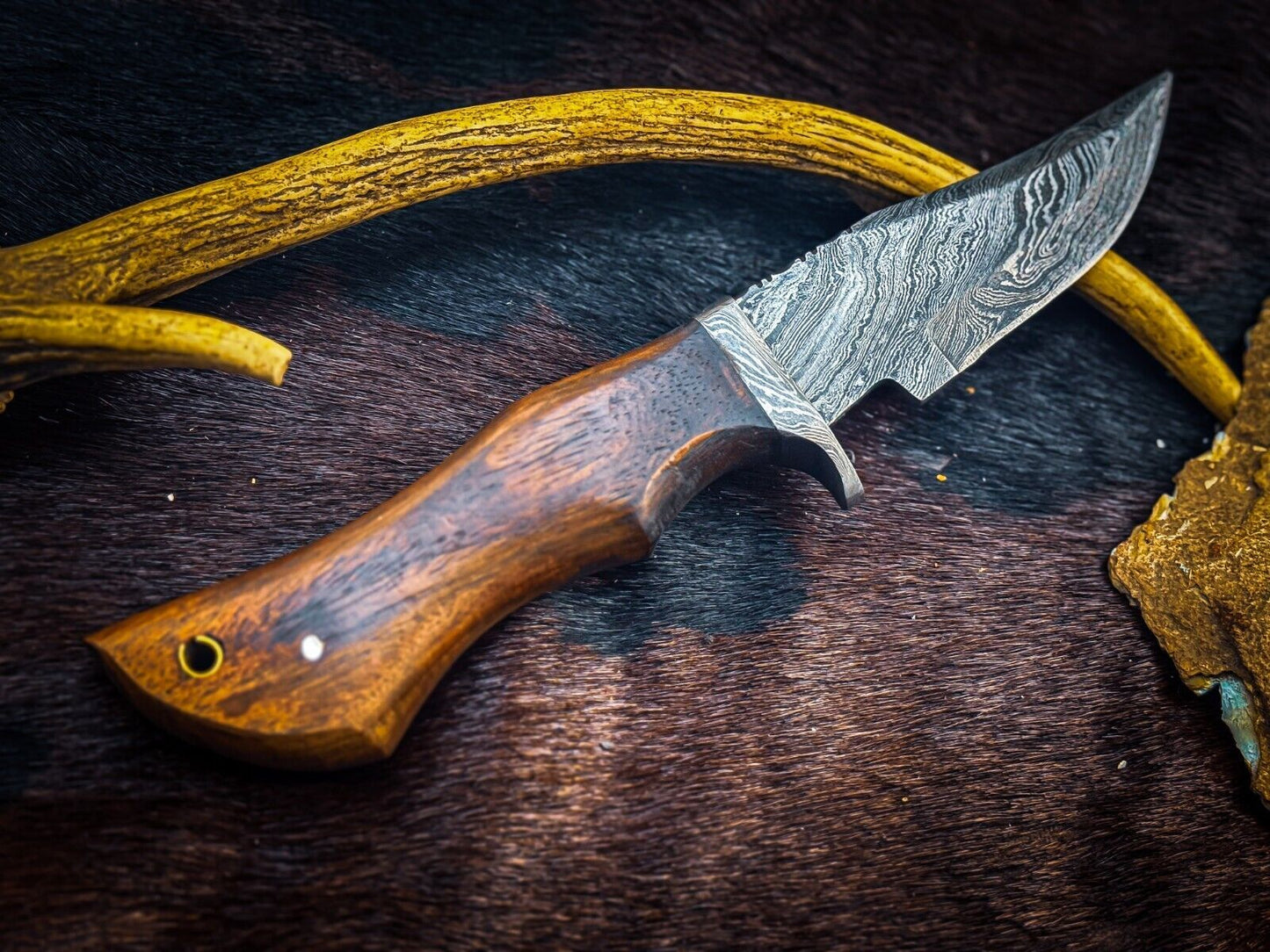 Custom Handmade Damascus Steel Skinner Hunting Knife with D2 Tool Steel Blade