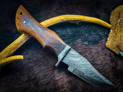 Custom Handmade Damascus Steel Skinner Hunting Knife with D2 Tool Steel Blade