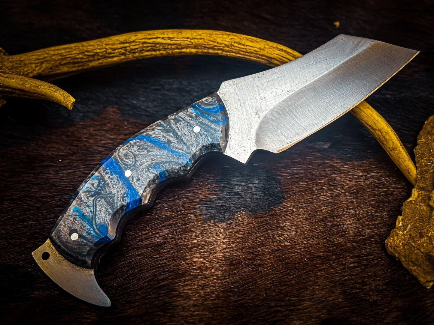 Custom Handmade Hunting Knife | Damascus & Carbon Steel Blade | Premium Handle | Sheath Included