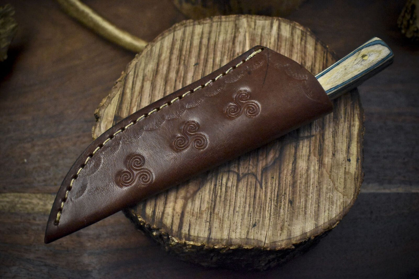 Compact Twist Damascus Skinner Knife Hardwood Handle Wooden Bolster Tactical Use