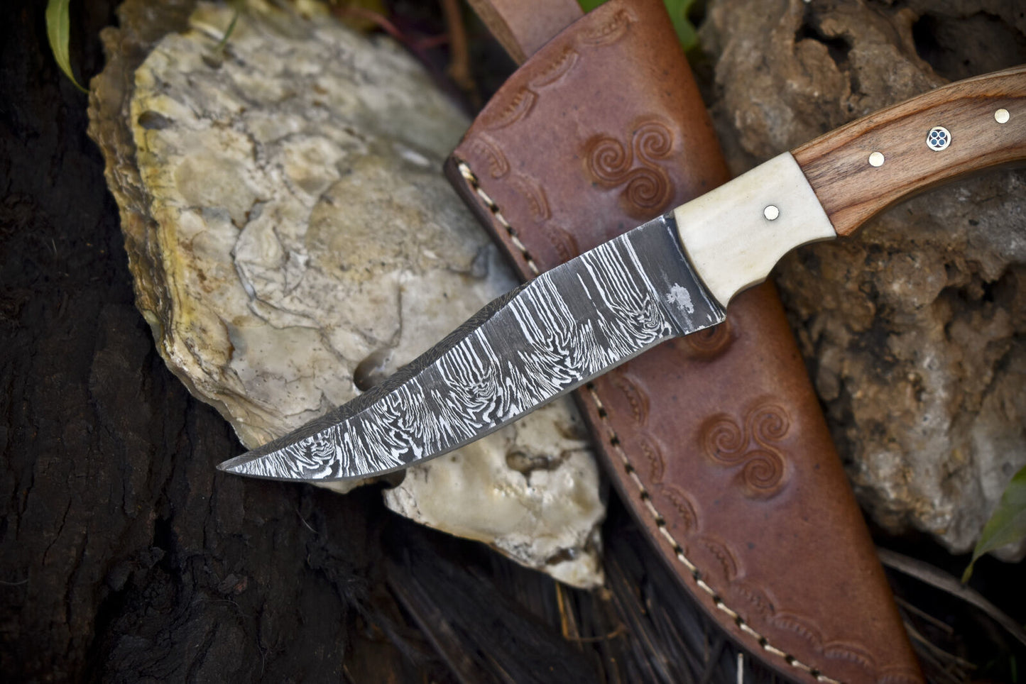 Twist Damascus Skinner Knife with Olive Wood Handle for Hunting and Camping
