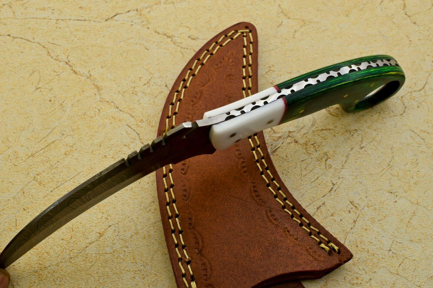 Handmade Best Karambit Full Tang Karambit Damascus Steel Hunting Knife With Wood and Resin Handle