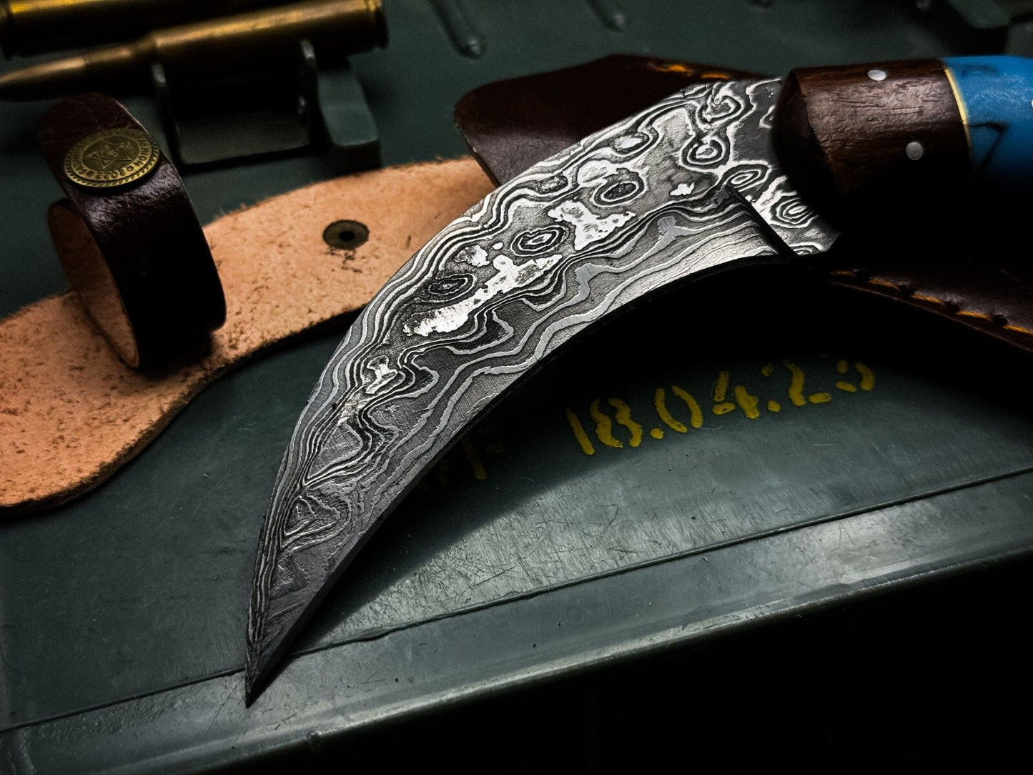 8"Handmade Damascus Karambit Knife Hunting Best Karambit Knife with Wood Handle