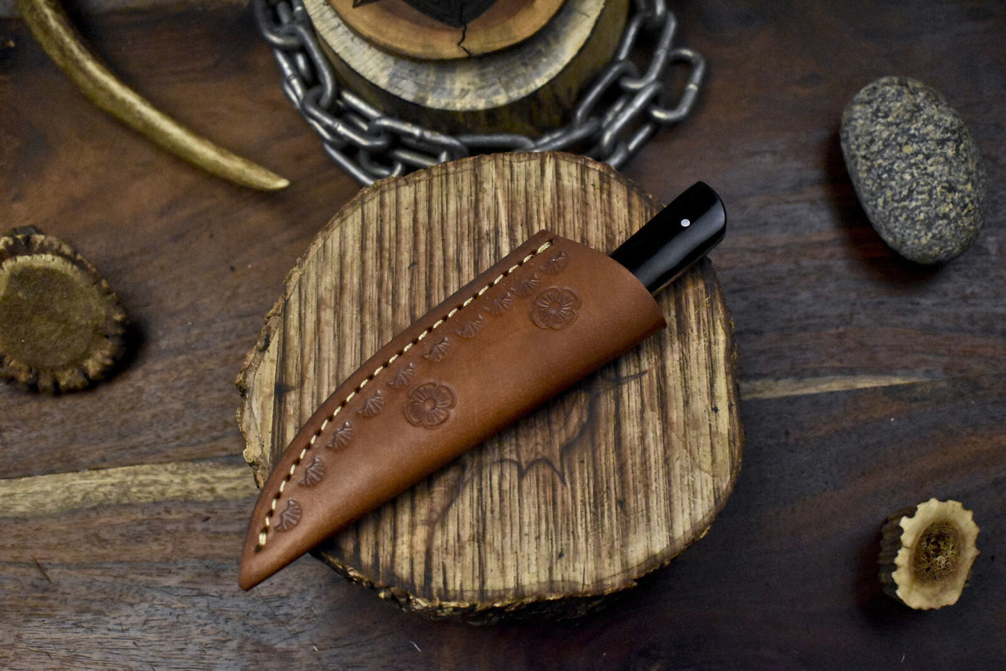 6.5" Forged Twist Damascus Skinner Knife with Bull Horn Handle – Unique Survival Blade