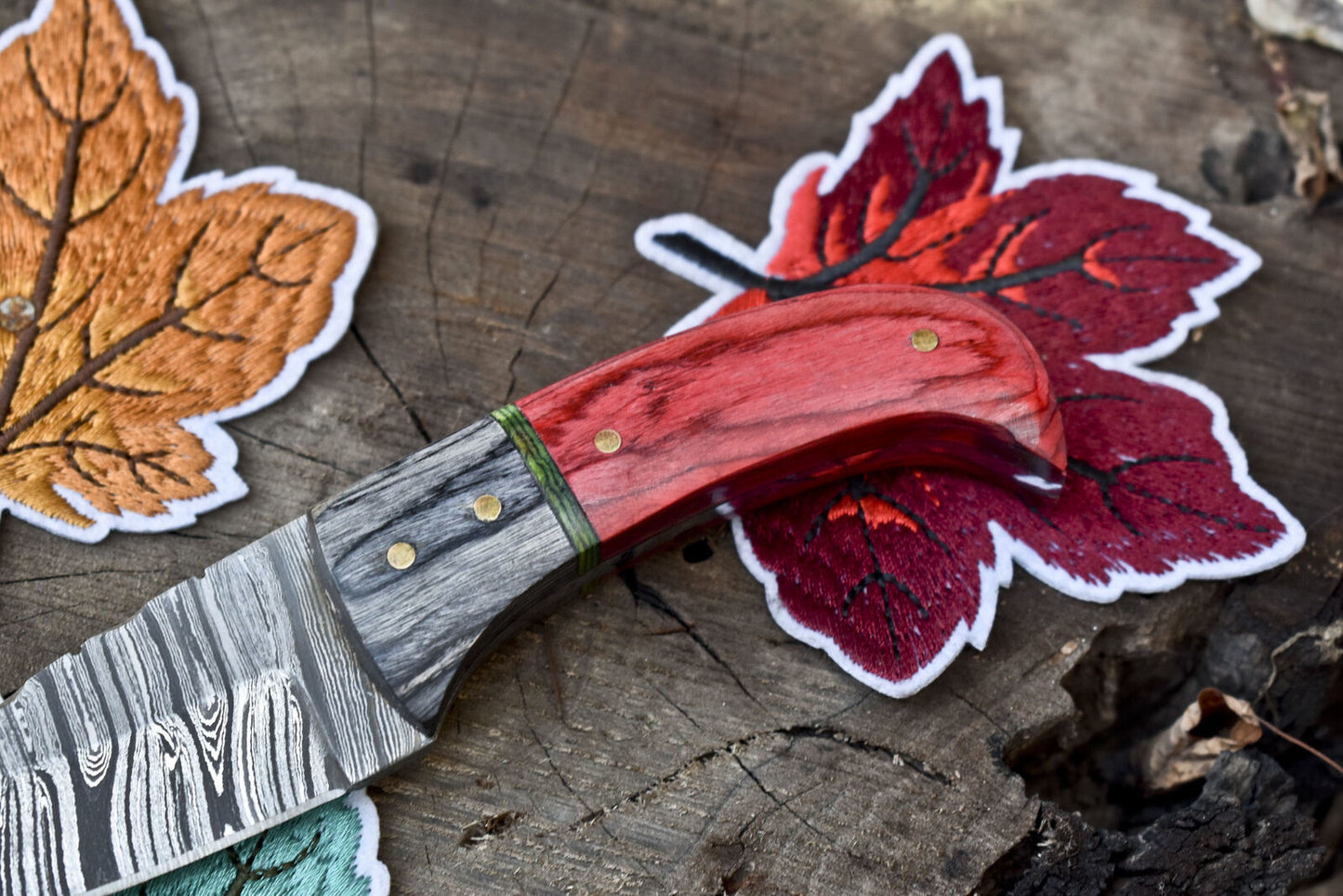 Hand Forged Twist Damascus Skinner Knife – Hardwood Handle with Wooden Bolster & Leather Sheath