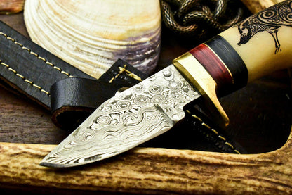 The Desert Nomad: Compact Hand-Forged Damascus Hunter with Etched Blade