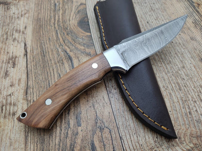 Custom Handmade Damascus Steel Bushcraft & Hunting Skinner Knife – Olive Wood Handle with Leather Sheath