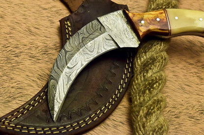 Handmade Damascus Karambit Damascus Steel Hunting Knife With Wood and Bone Handle
