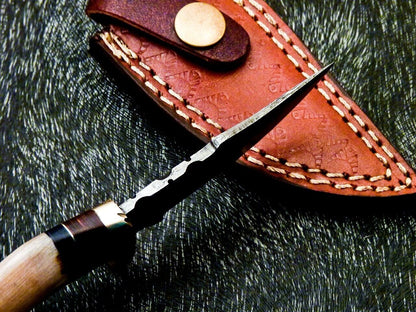 Damascus Bowie – Ram Horn & Hardwood Handle, 6" Hand-Forged Blade with Leather Sheath