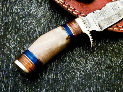 Damascus Bowie – Ram Horn & Hardwood Handle, 6" Hand-Forged Blade with Leather Sheath