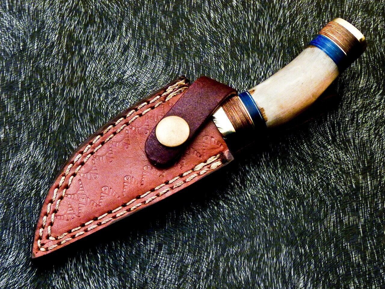 Damascus Bowie – Ram Horn & Hardwood Handle, 6" Hand-Forged Blade with Leather Sheath