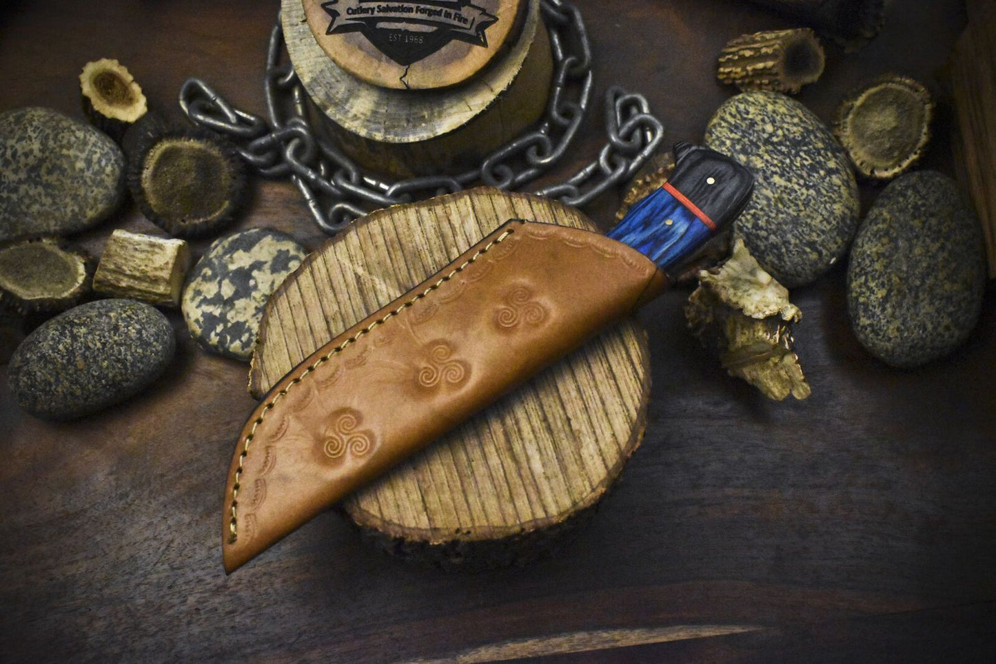 Custom Twist Damascus Skinner Knife with Gut Hook and Hardwood Handle – Handmade Hunting Knife with Leather Sheath