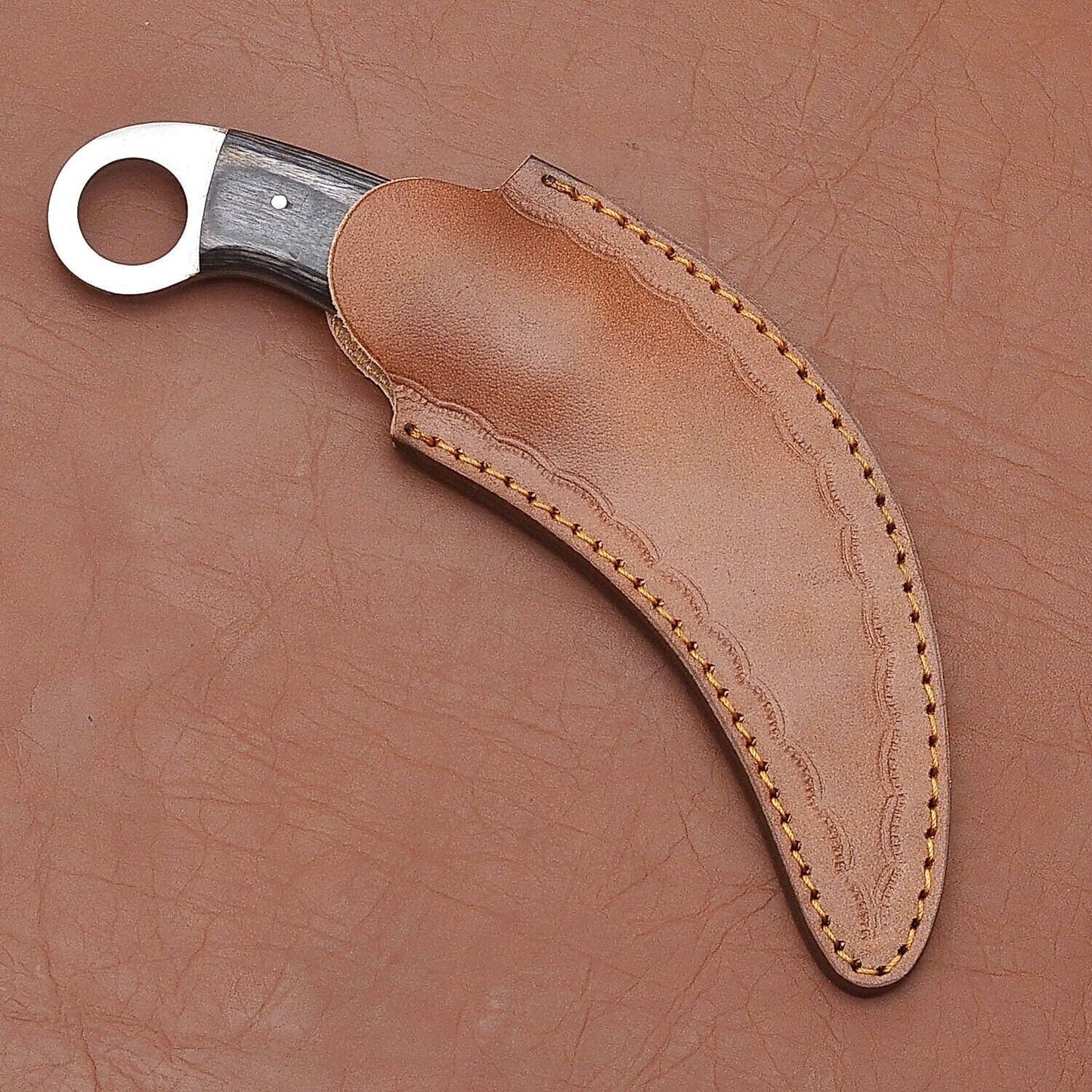 Handmade Damascus Karambit Knives Damascus Steel Hunting Knife with Wood Handle