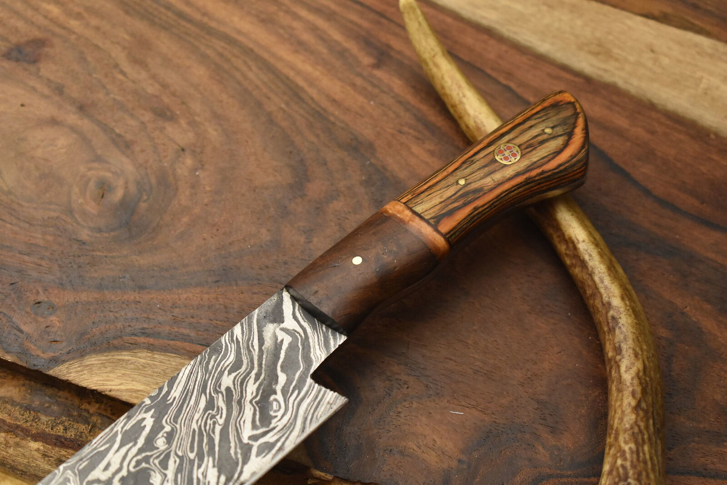 Hand Forged Damascus Skinner Knife with Hardwood Handle – Compact Everyday Carry with Leather Sheath