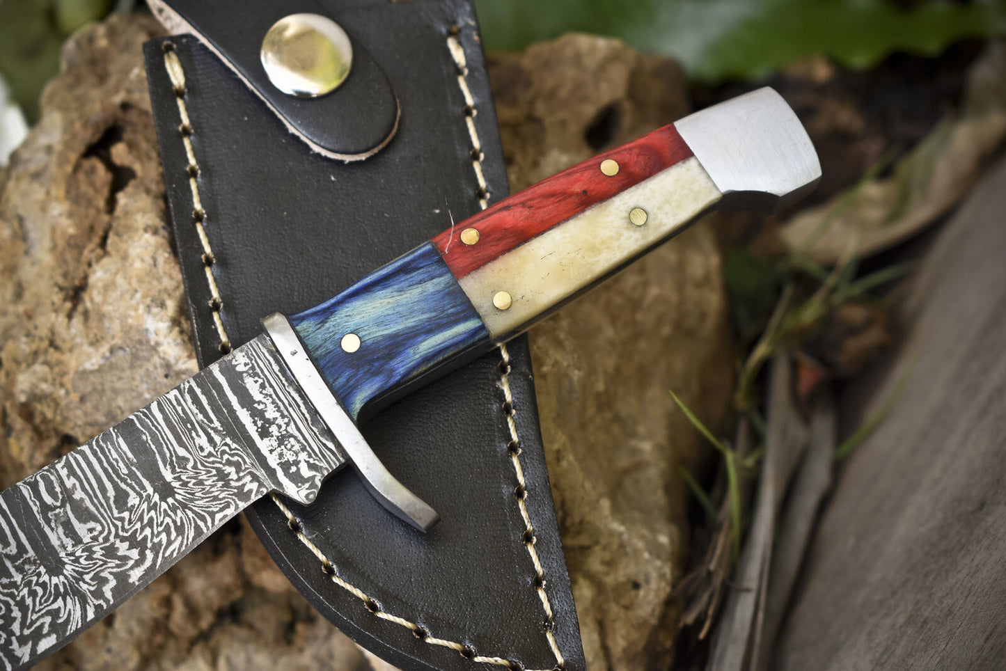 Custom Hand Forged Twist Damascus Hunting Skinner Knife with Bone and Wood Handle – Gift Edition