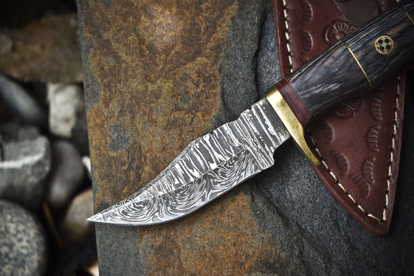 Hand Forged Twist Damascus Skinner Knife with Hardwood Handle – Custom Hunting Knife